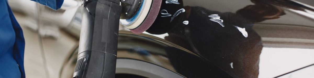 Polissage de carrosserie automobile pour atténuer les micro-rayures et raviver la brillance